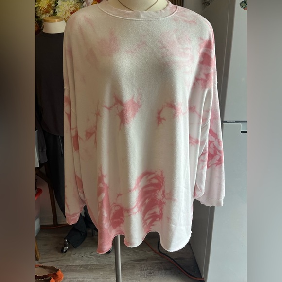 Secret Treasures Tops - Pink Tie-Dye Women's oversized sweatshirt